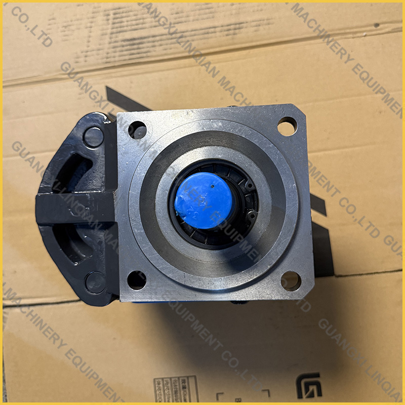 CLG853 GEAR PUMP 11C2490