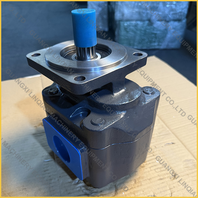 CLG862H GEAR PUMP 11C1494